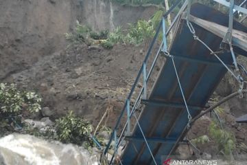 Seribuan kepala keluarga di Cidaun-Cianjur terisolir