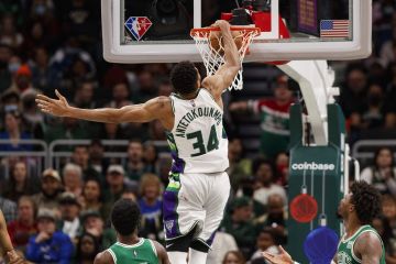 Giannis Antetokounmpo datang, Bucks pun menang