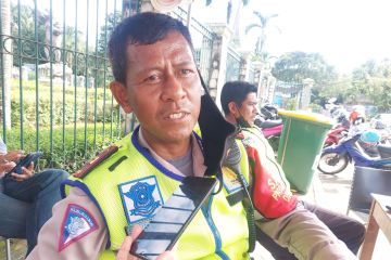 Polisi putar balik 53 kendaraan roda empat  berplat ganjil di Ragunan