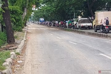 Pengerjaan saluran air di Jalan I Gusti Ngurah Rai molor