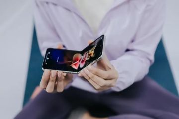 Penjualan ponsel lipat Samsung naik empat kali lipat di 2021