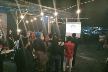 Penonton nobar laga final AFF kompak nyanyikan Indonesia Raya