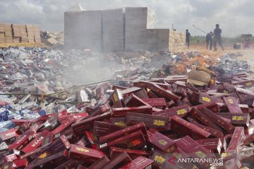 Pemusnahan hasil Operasi Cukai dan Gempur Rokok Ilegal