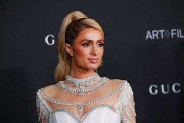 Paris Hilton dan suami bersukacita menjadi orangtua baru