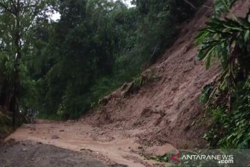 Longsor lagi, pengendara menuju jalur selatan Cianjur diimbau waspada