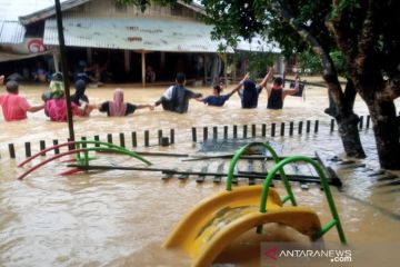 Sejumlah kecamatan di Aceh Timur terendam banjir, warga mengungsi