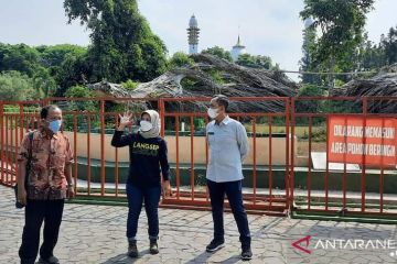 Pemkab Lumajang tutup alun-alun hingga objek wisata menjelang 2022