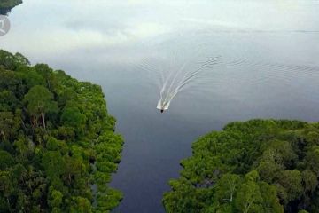 Bak surga rahasia, MenLHK kagumi pesona Danau Zamrud