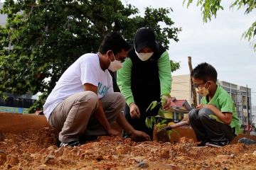 LKBN Antara Biro Kalbar dan DLH gelar aksi tanam pohon