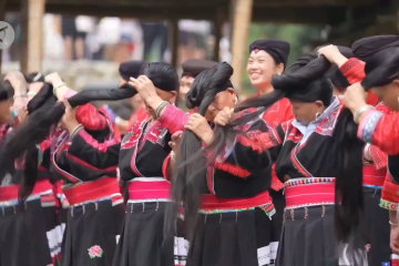 Mengunjungi Desa Rambut Panjang di Guangxi, China