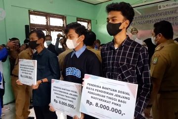 Pemkot Tangerang beri beasiswa ratusan mahasiswa kurang mampu