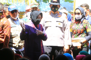 Risma & Bupati Lombok Barat pastikan fasilitasi pengungsi banjir