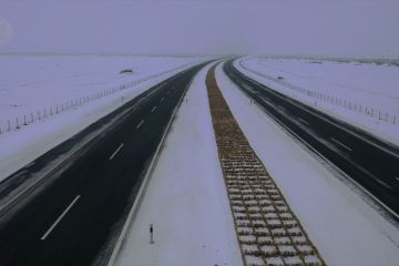 Jalan tol lintas gurun pertama di Xinjiang, China, resmi dibuka