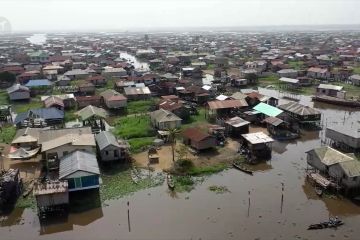 Menjelajahi Ganvie, desa "Venesia" di Benin, Afrika