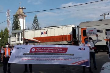 Sosialisasi keselamatan di perlintasan kereta api