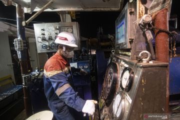 Pengeboran Sumur Minyak Di Malam Pergantian Tahun