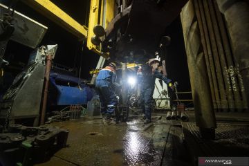 Pengeboran Sumur Minyak Di Malam Pergantian Tahun