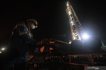 Pengeboran Sumur Minyak Di Malam Pergantian Tahun