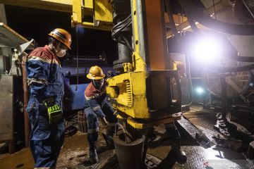 Pengeboran Sumur Minyak Di Malam Pergantian Tahun