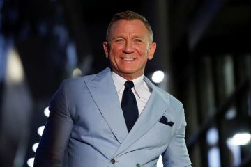 Daniel Craig dianugerahi penghargaan CMG dari kerajaan Inggris