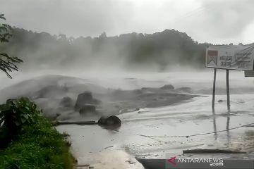 Dua warga terjebak banjir lahar dingin Gunung Semeru
