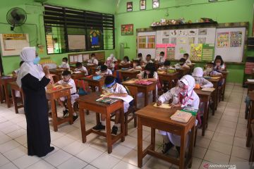 Tes usap dilakukan tiap pekan di 10 persen sekolah yang laksanakan PTM