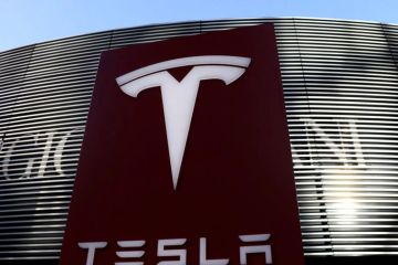 Tesla tarik 26.681 kendaraan di AS karena masalah pencairan kaca depan