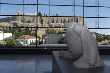 Perdana Menteri Yunani serukan penyatuan kembali pahatan Parthenon