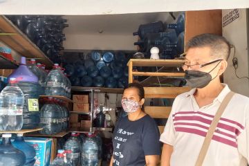 Penjual air minum ajak masyarakat donasikan galon sekali pakai