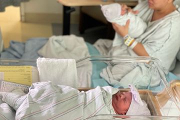 Bayi kembar di California lahir beda tahun