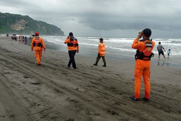 Sepekan hilang, korban terseret ombak Parangtritis belum ditemukan