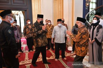 Wapres melawat ke rumah duka ibu Chairul Tanjung