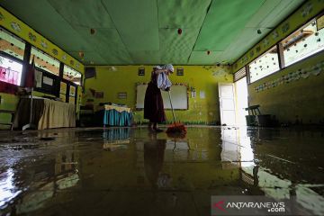 Sekolah diliburkan karena terendam banjir luapan Sungai Batang Tebo