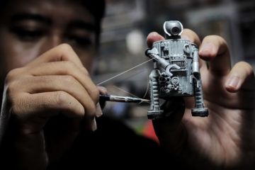 Kerajinan Mainan Figur Dari Barang Bekas