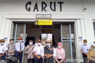 Gubernur Jabar tinjau jalur KA Cibatu-Garut sebelum diresmikan