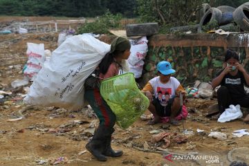 PEMULUNG SAMPAH PLASTIK