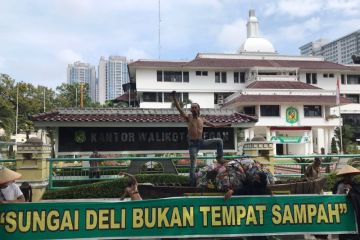 Sasude arak sampan kampanyekan pengembalian fungsi Sungai Deli