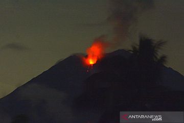 Lava pijar Gunung Semeru