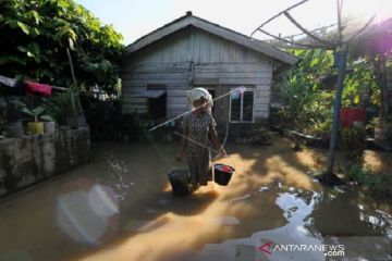 Warga Jambi di minta pantau prakiraan cuaca waspadai bencana banjir