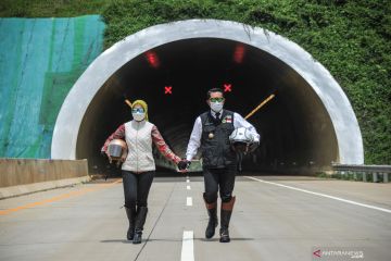 Gubernur Jawa Barat tinjau tol Cisumdawu