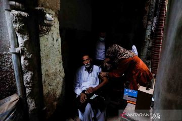 Vaksinasi COVID-19 dari rumah ke rumah di Pakistan