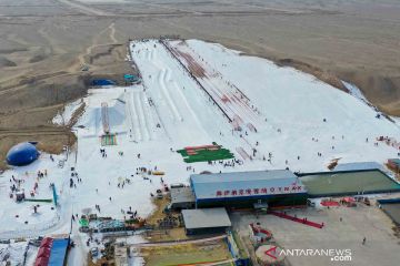 Pemerintah China bangun resor ski dan salju di tengah gurun