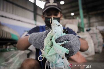 Peneliti ingatkan dampak mikroplastik dari limbah masker di lingkungan