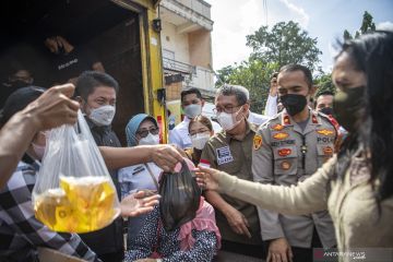 Operasi Pasar Minyak Goreng di Pasar Alang-Alang Lebar