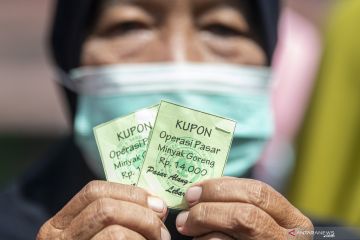 Operasi Pasar Minyak Goreng di Pasar Alang-Alang Lebar