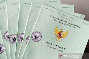 Pemkot Jakbar serahkan 41 sertifikat tanah untuk warga Taman Sari