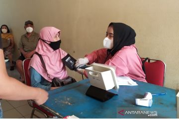 Warga lansia di Kota Bandung mulai mendapat vaksinasi penguat