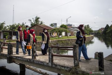 Kejar target, Puskesmas Palembang gelar vaksinasi COVID-19 pintu ke pintu