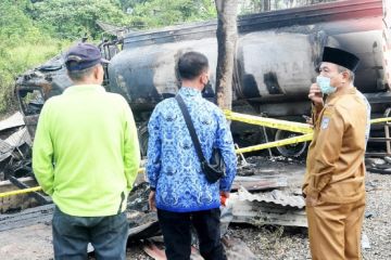 Usai cek TKP kebakaran kios Bupati langsung jenguk korban