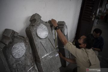 Penemuan Batu Nisan Kuno Dari Abad Ke XIX